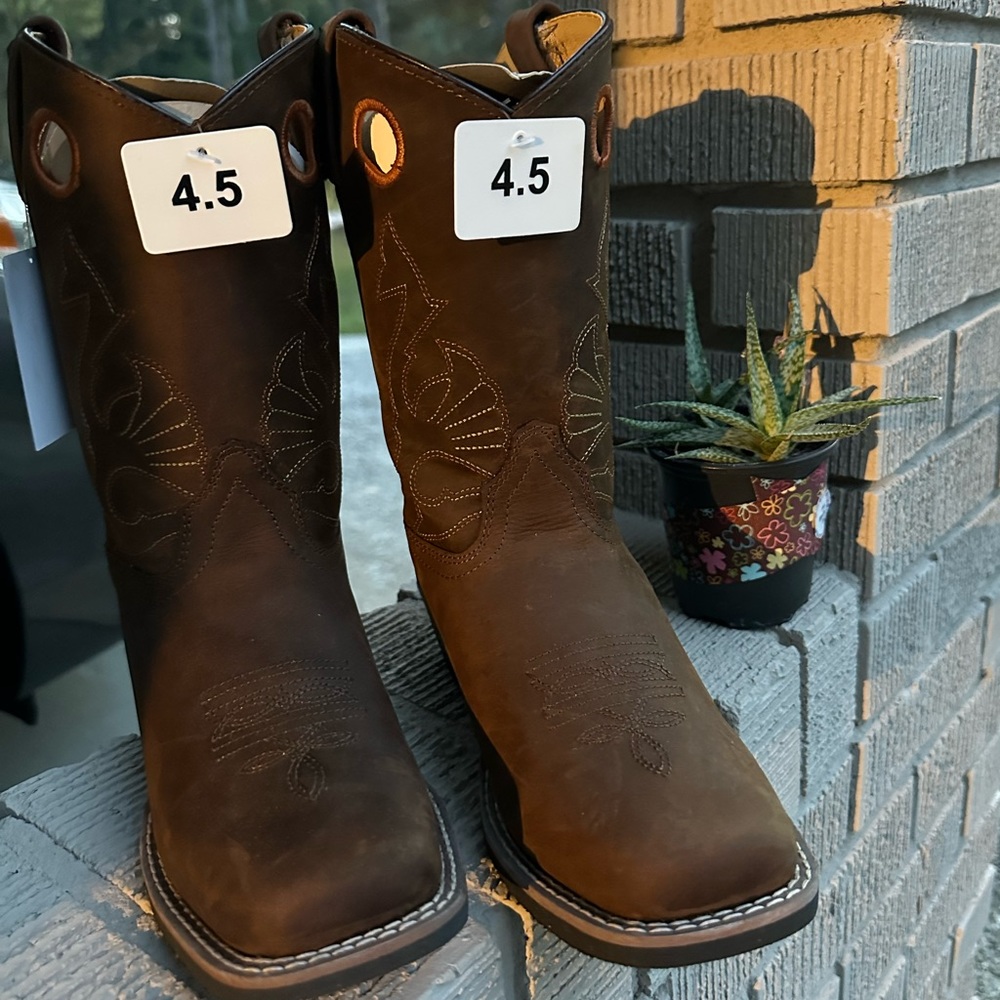 Kids unisex cowboy boots- and it fits a 6-61/2 on women size